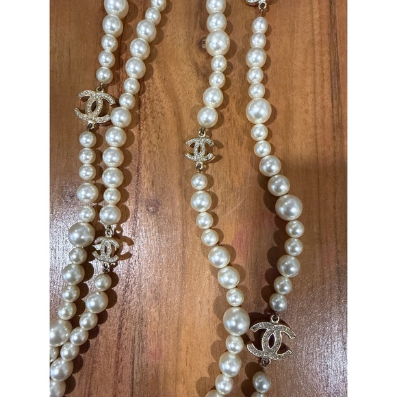 Chanel Faux Pearl & Strass CC Double Strand Rhinestone Logo Long Necklace - Picture 5 of 11